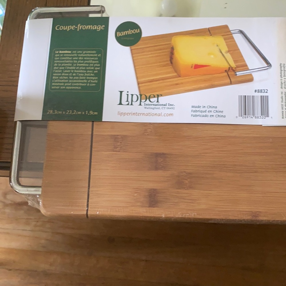 Environmentally friendly bamboo cheese slicer